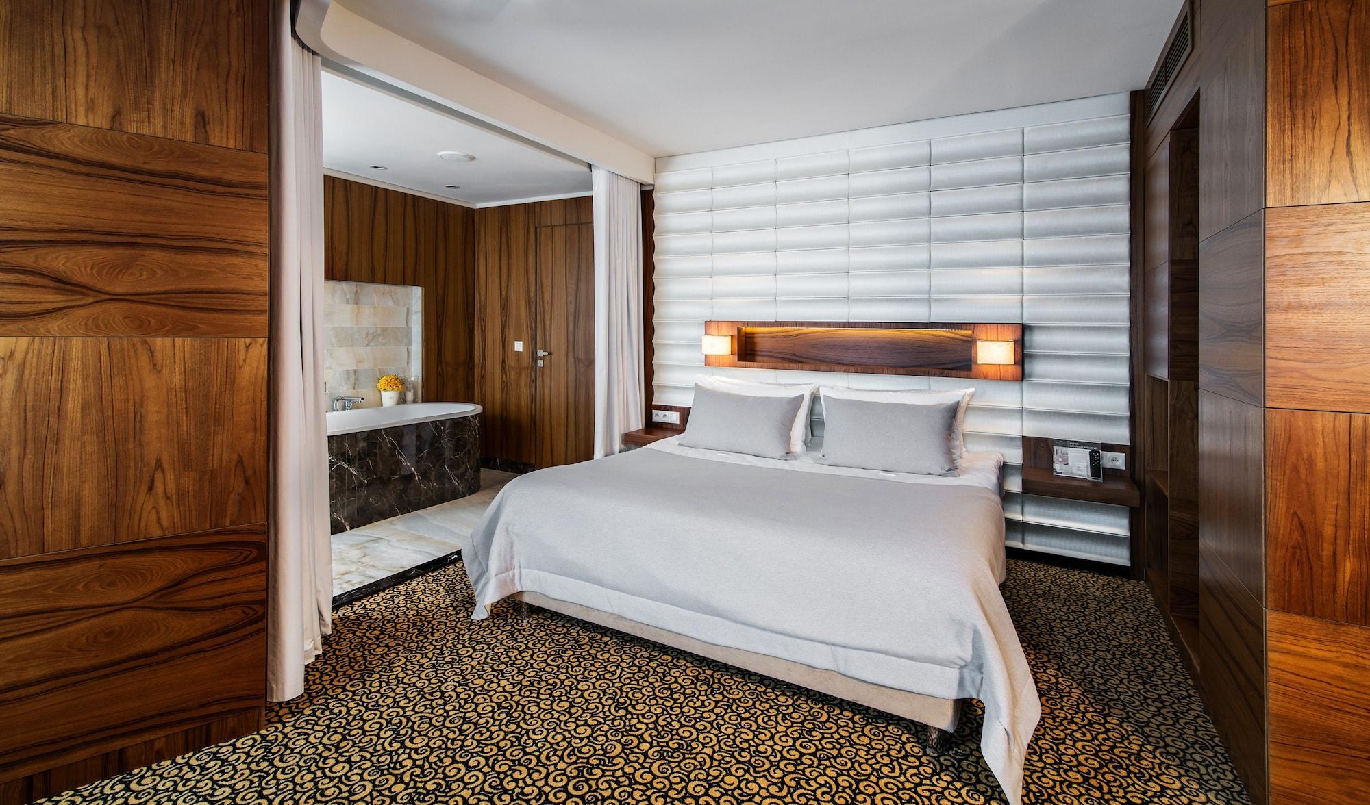 Airport Okecie Hotel