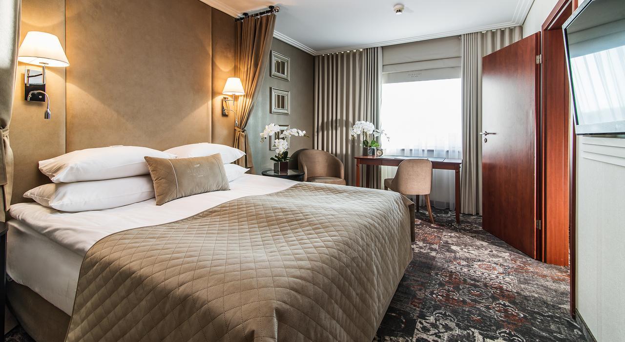 Airport Okecie Hotel 4*