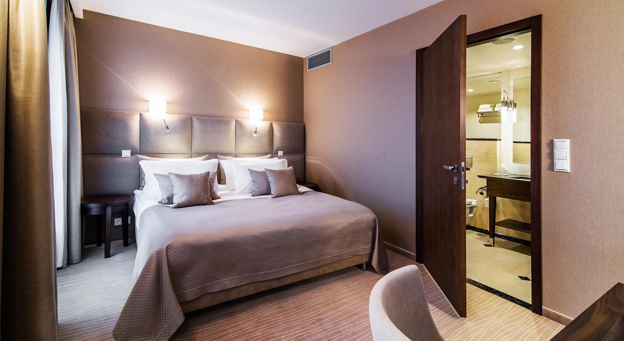 Airport Okecie Hotel